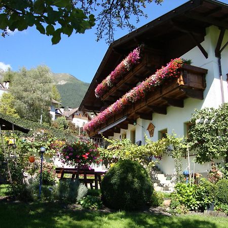 Pension Kirchbrugger Telfes im Stubai Buitenkant foto