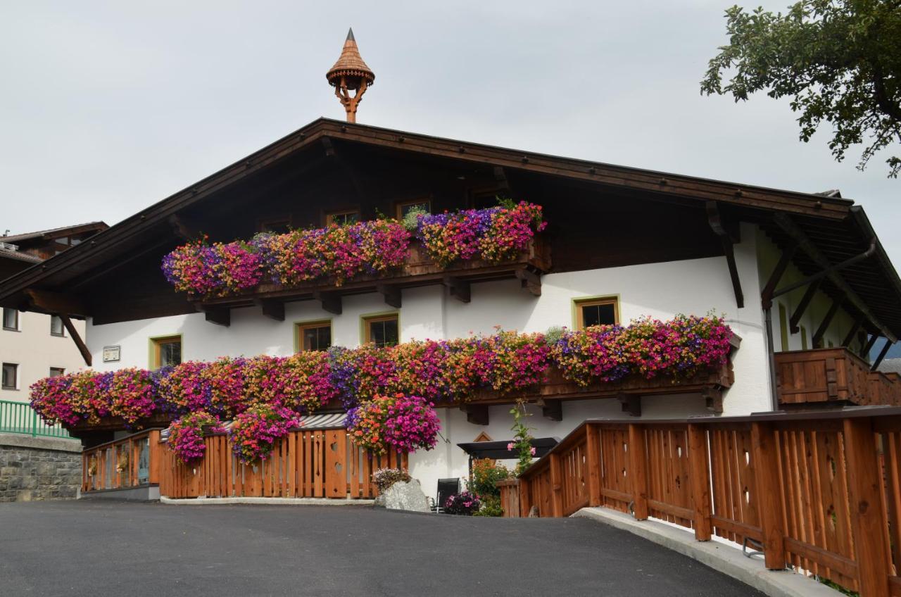 Pension Kirchbrugger Telfes im Stubai Buitenkant foto