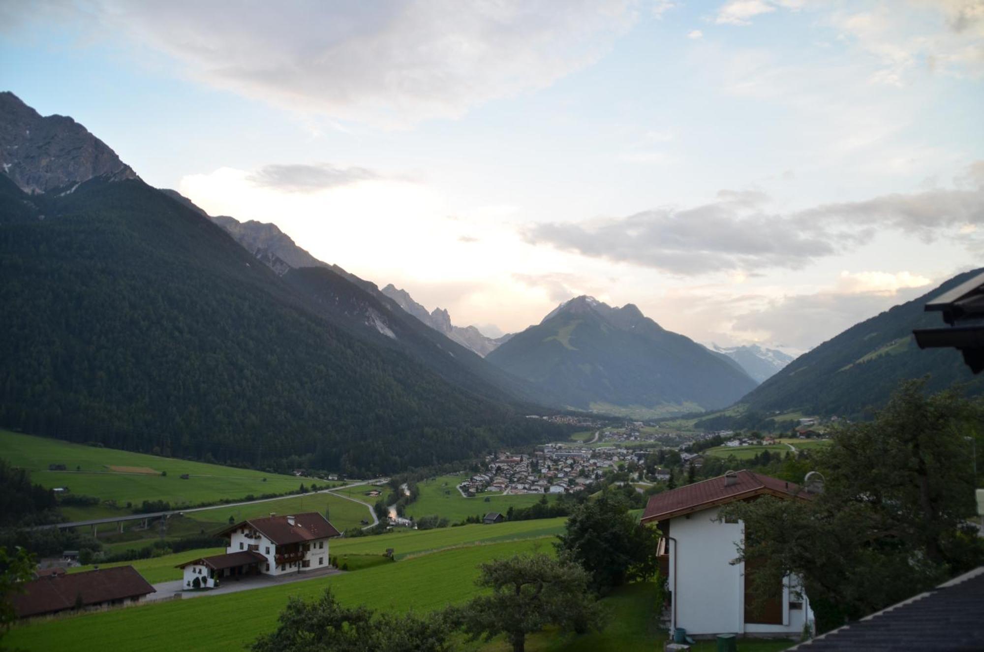 Pension Kirchbrugger Telfes im Stubai Buitenkant foto