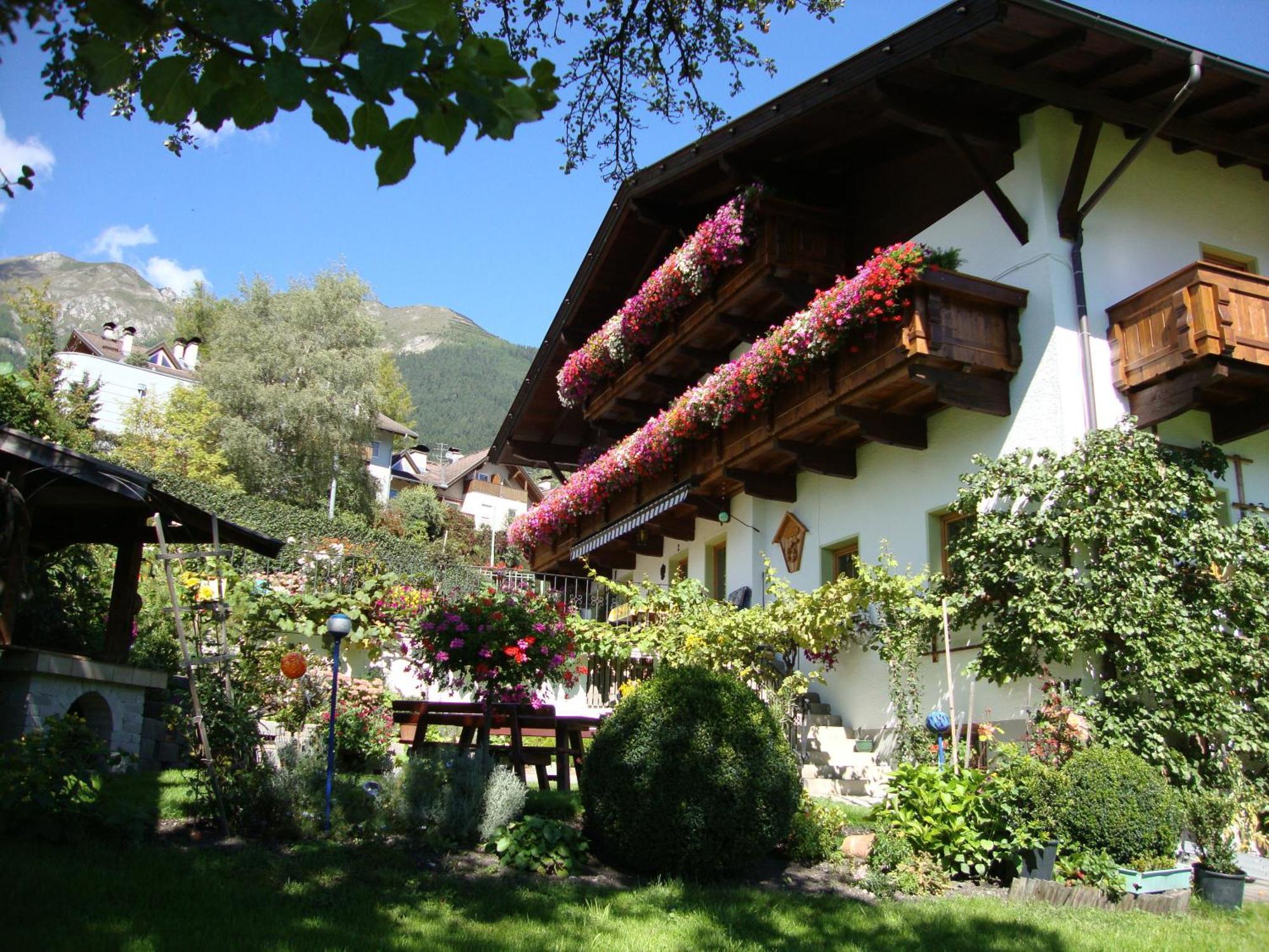 Pension Kirchbrugger Telfes im Stubai Buitenkant foto